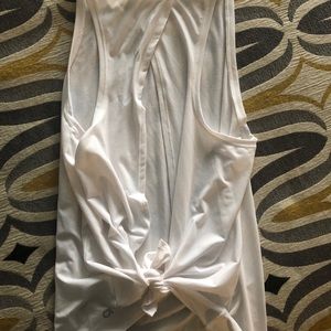 Gap athletic white knot and tie tank med